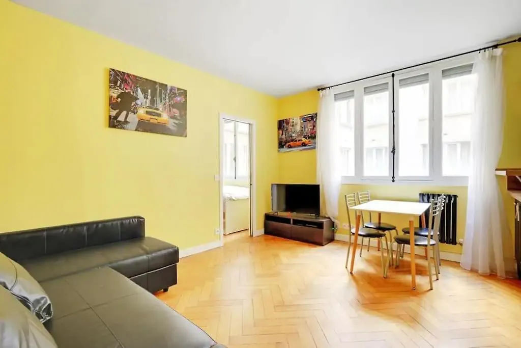 Bright Getaway Near Montparnasse דירה